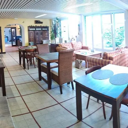 Hotel-relais De Trefeuntec 2*