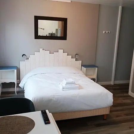 Hotel Hotel-relais De Trefeuntec 2*