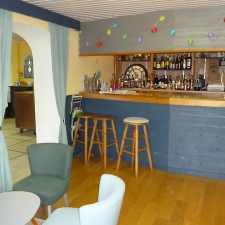 Hotel Hotel-relais De Trefeuntec 2*